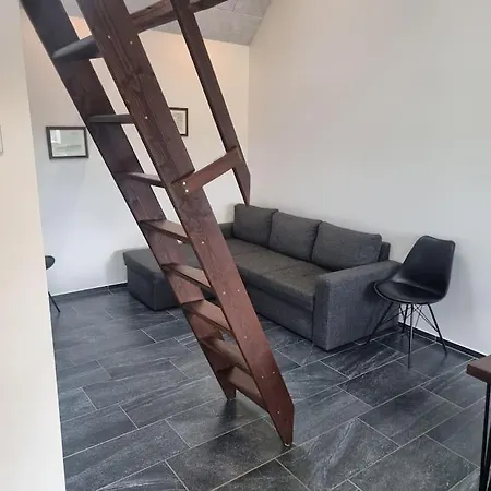 Taet Pa Adal Apartment