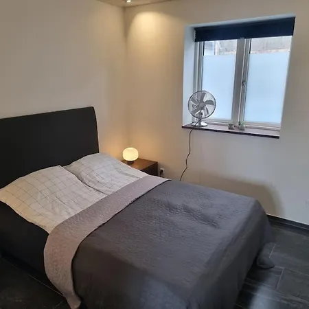 Taet Pa Adal Apartment