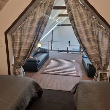 Taet Pa Adal Apartment *